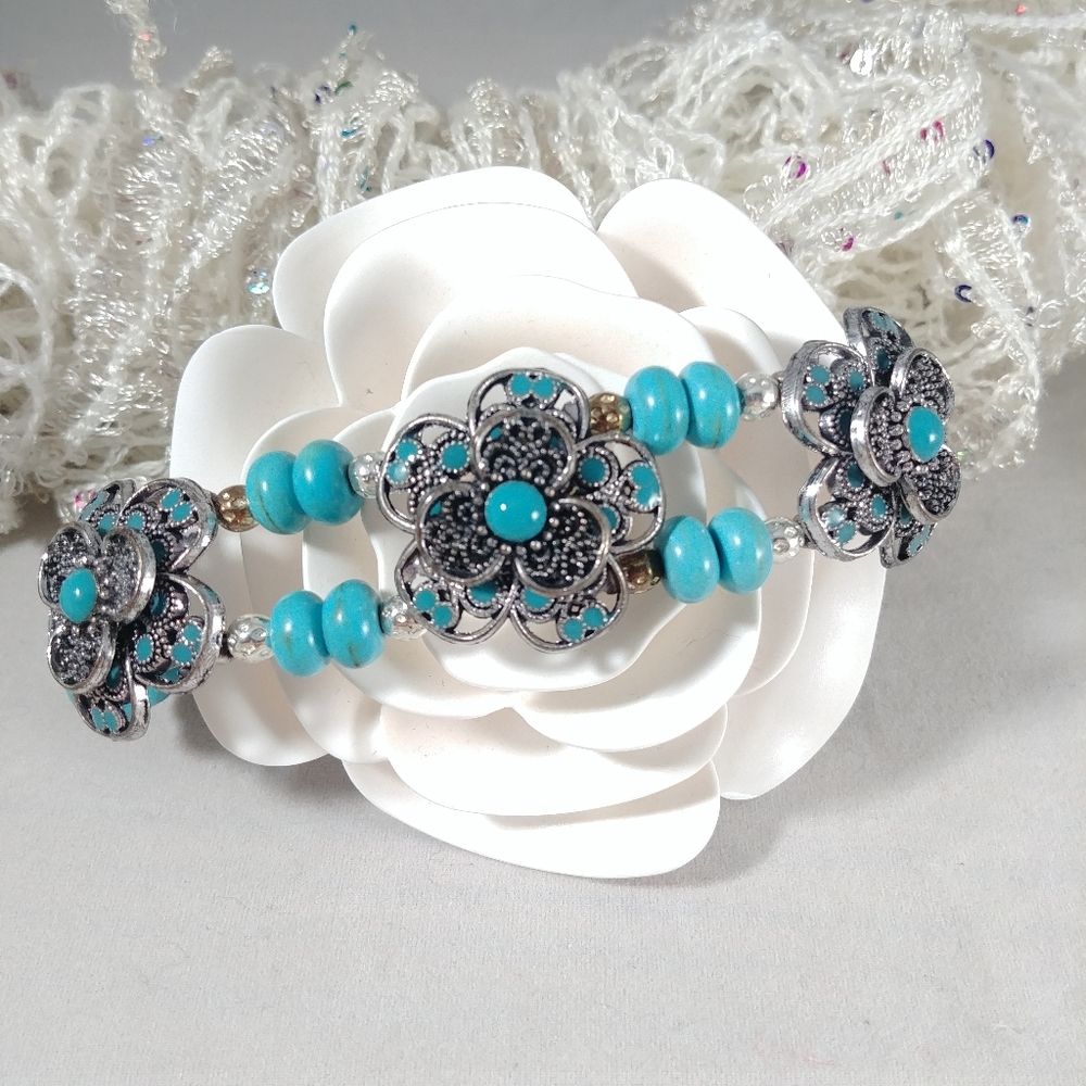 Flower beaded bracelet